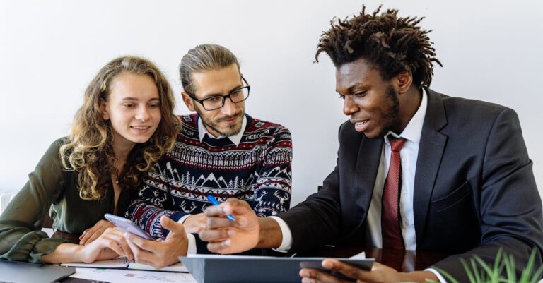 découvrez comment réussir votre présentation lors d'un entretien de master : conseils pratiques, astuces pour captiver votre auditoire et renforcer votre confiance en vous.