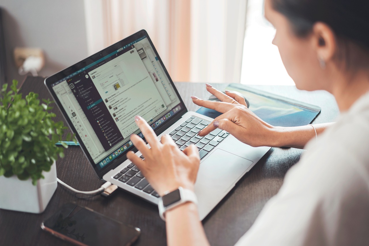 découvrez comment créer un cv en ligne efficace et attrayant pour séduire les recruteurs. optimisez vos chances de succès grâce à nos conseils et outils pratiques.